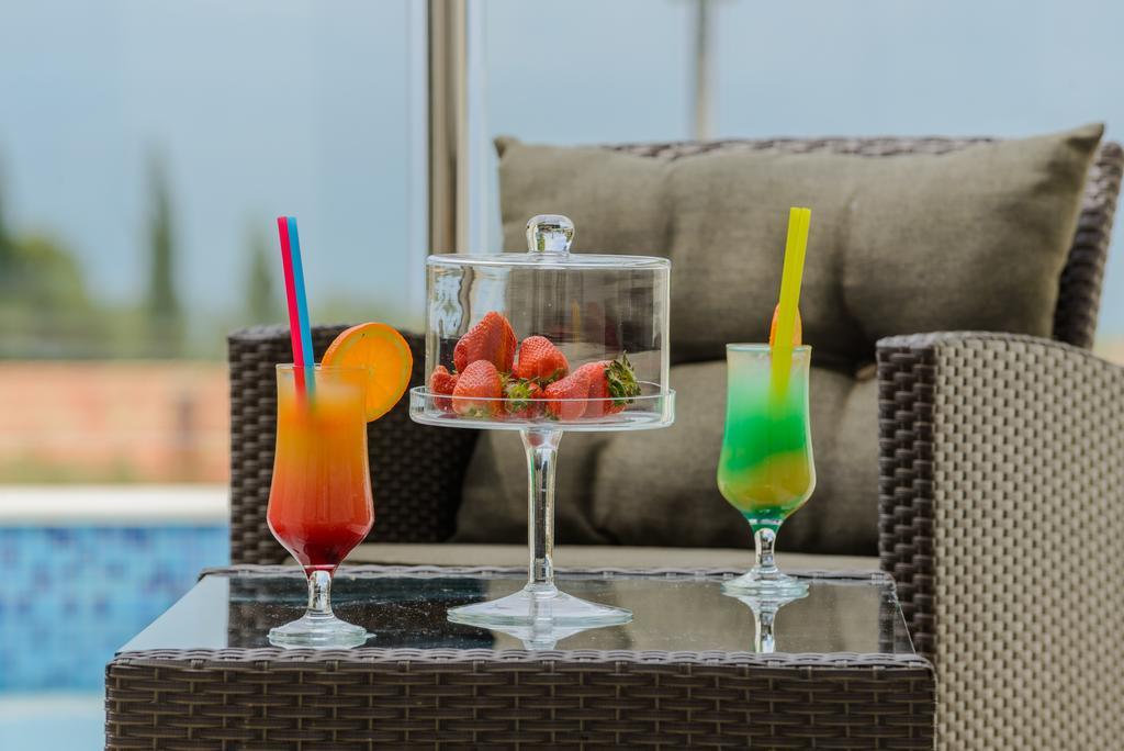 Tandem Apartments With Swimming Pool تْسافتات المظهر الخارجي الصورة